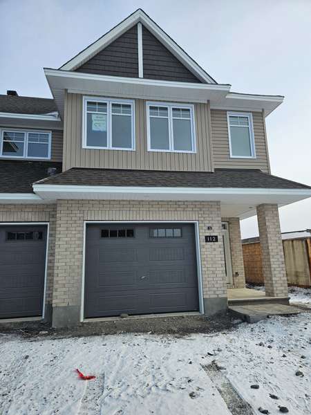 112 MANDEVILLA CRES, Blossom Park - Airport And Area, ON K1T 0X9