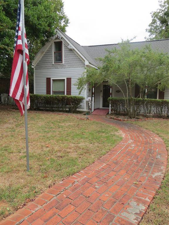 504 N Newsom Street,  Mineola,  TX 75773