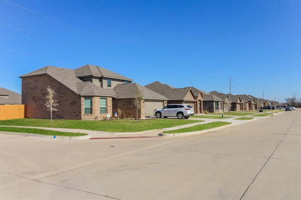 1029 Wheatfield Lane, Crowley, TX 76036