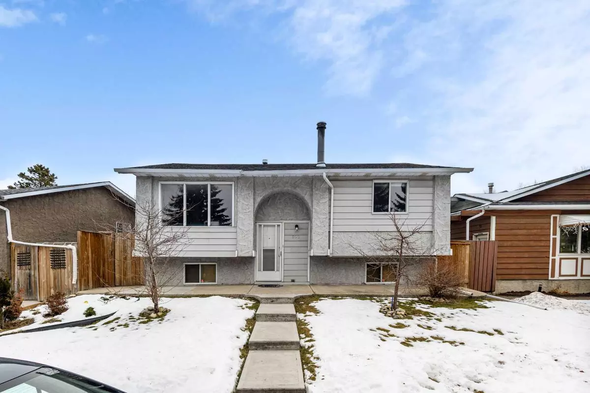 Calgary, AB T1Y 2X2,992 Rundlecairn WAY Northeast