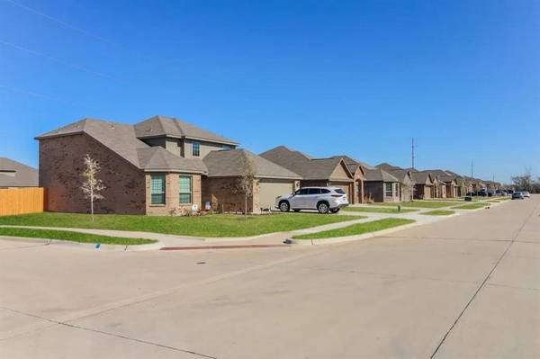 1029 Wheatfield Lane, Crowley, TX 76036