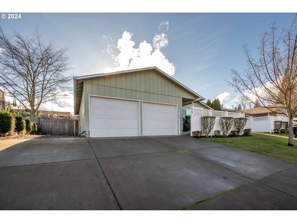 Eugene, OR 97402,2740 W 18TH AVE