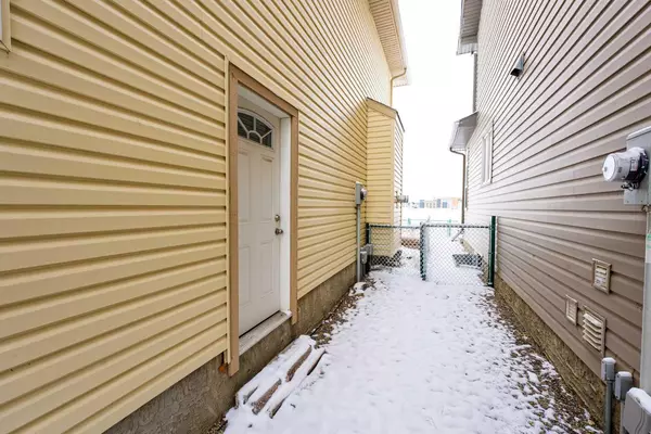 Calgary, AB T3J 5B6,110 Saddlecrest Close NE