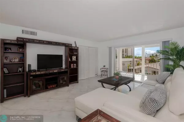 Lauderdale By The Sea, FL 33308,4629 Poinciana St  #321