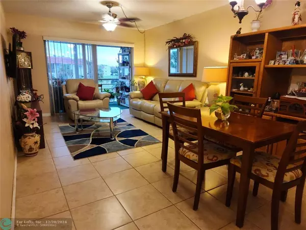 Sunrise, FL 33322,2831 E Sunrise Lakes Dr  #305