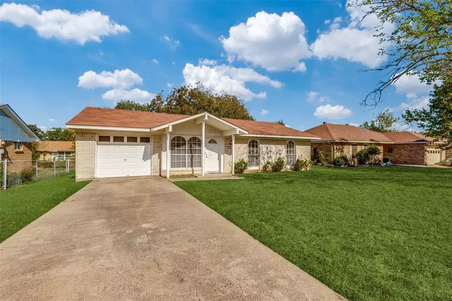 359 Linklea Drive, Duncanville, TX 75137