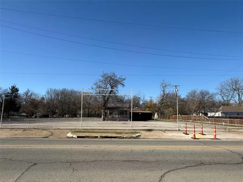 519 S Armstrong Avenue, Denison, TX 75020