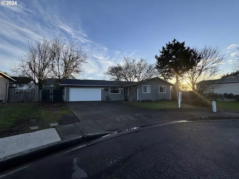 834 S 8TH PL, Harrisburg, OR 97446