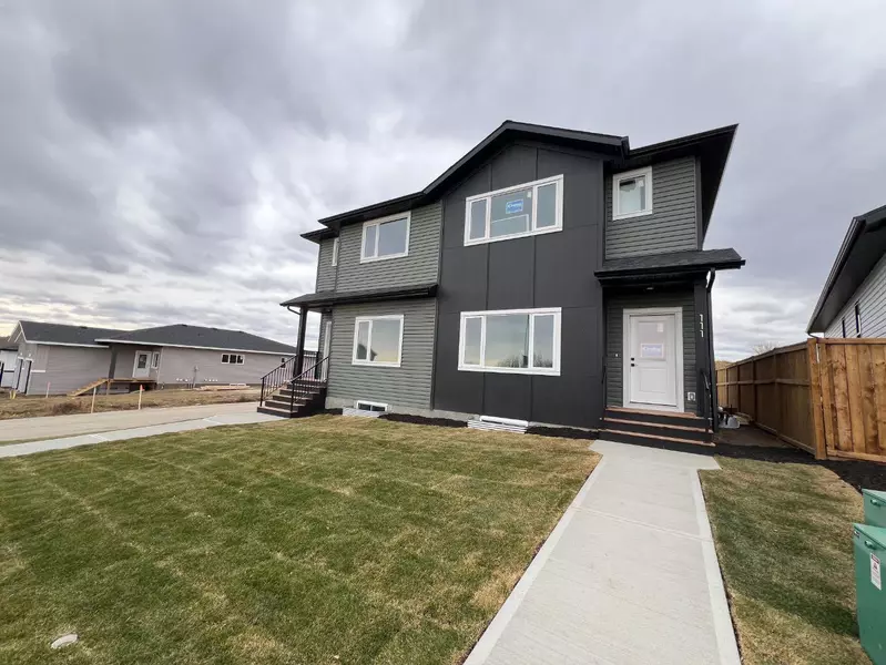 111 Gray Close, Sylvan Lake, AB T4S 0W4