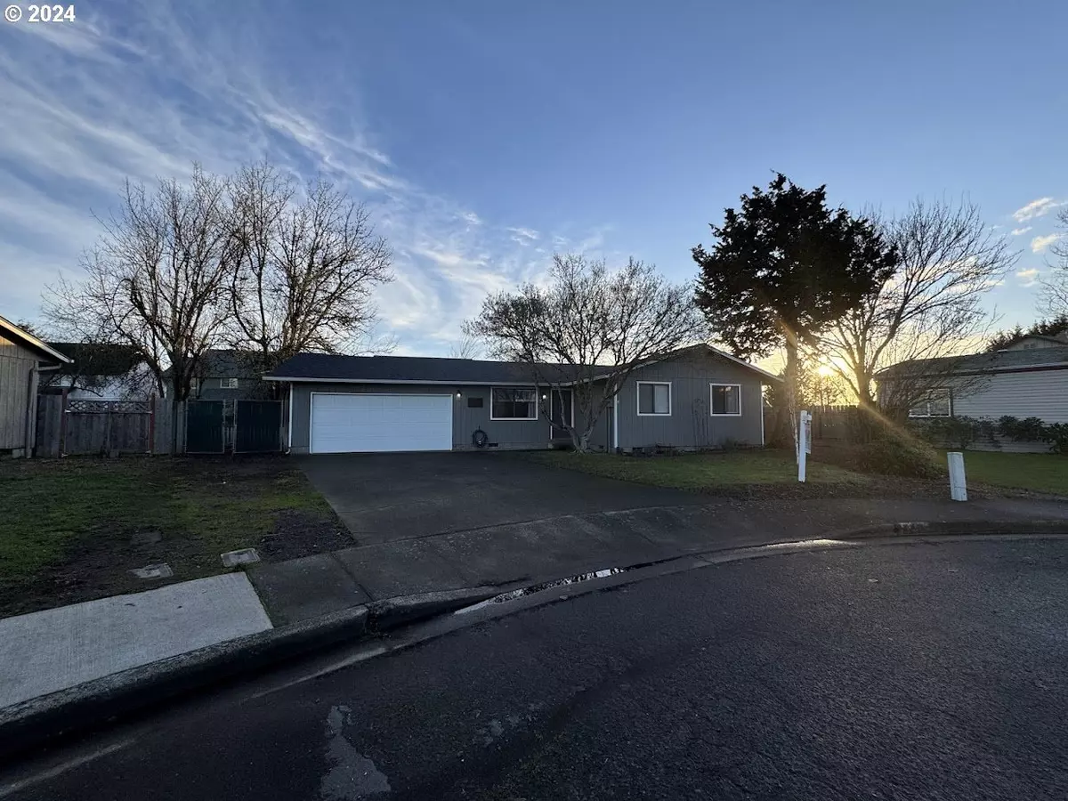 Harrisburg, OR 97446,834 S 8TH PL