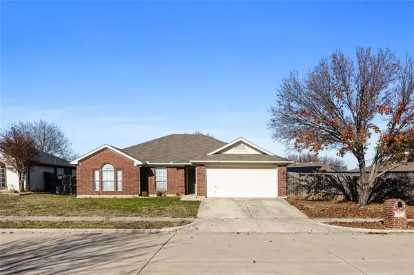 516 Buckstone Drive, Saginaw, TX 76179