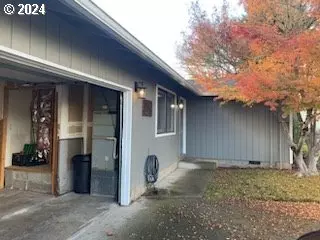 Harrisburg, OR 97446,834 S 8TH PL