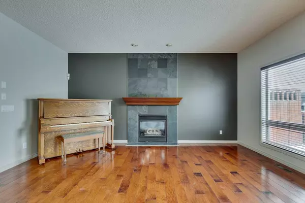 Calgary, AB T3H 5R4,159 Cougarstone CT SW