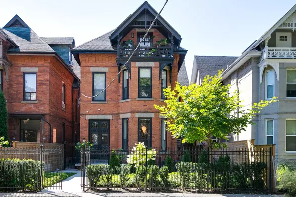 43 Cecil ST #D, Toronto C01, ON M5T 1N1