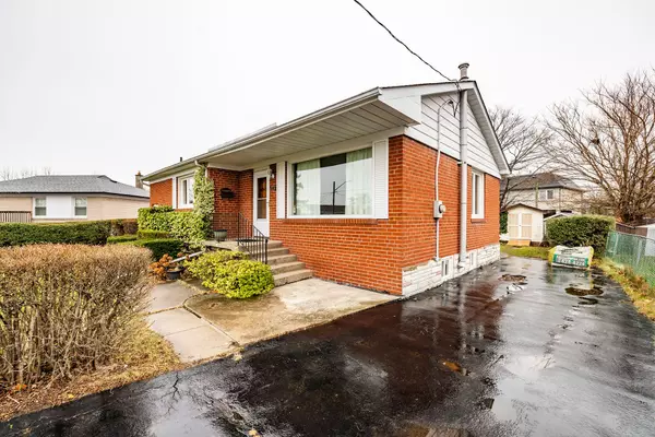 Oakville, ON L6K 2M9,382 Tamarack CIR