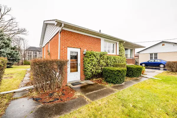 Oakville, ON L6K 2M9,382 Tamarack CIR