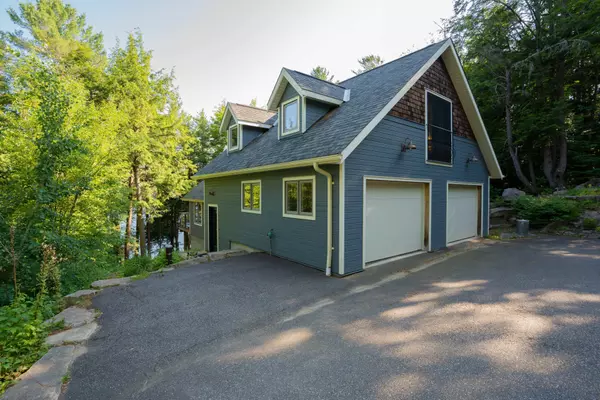 Lake Of Bays, ON P0B 1A0,1042 Truscott PL