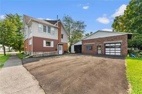 Renfrew, ON K8A 5W3,343 MARY ST