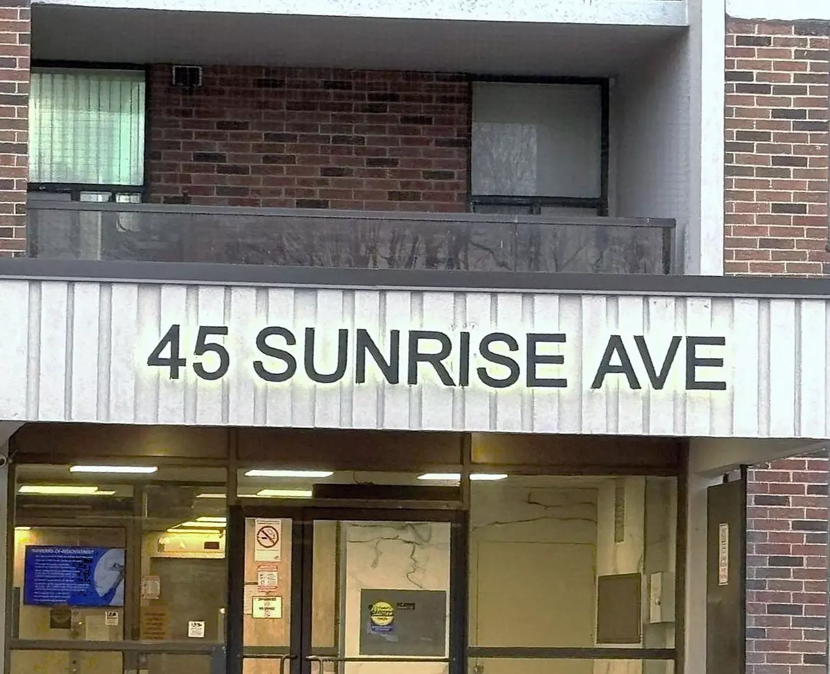 Toronto C13, ON M4A 2S3,45 Sunrise AVE #1210