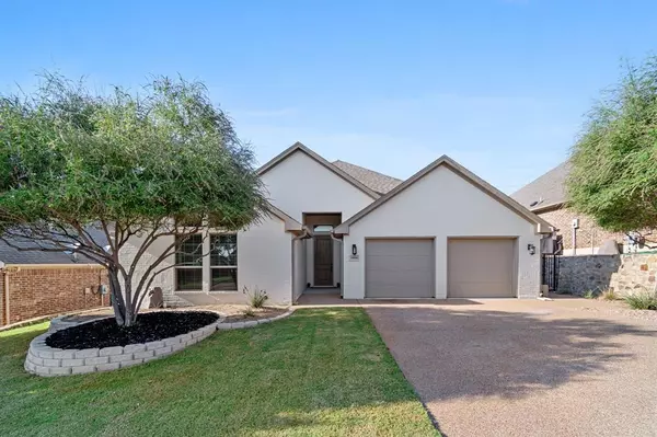 10904 Prestwick Terrace,  Benbrook,  TX 76126