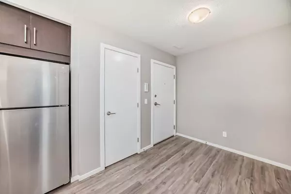 Calgary, AB T3N 1M5,515 Redstone Walk NE #202