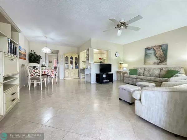 Deerfield Beach, FL 33442,321 Oakridge R  #321