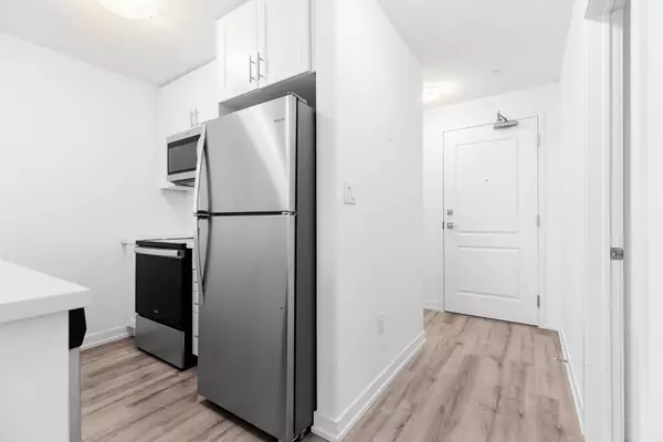 Hamilton, ON L8B 1Z2,450 Dundas ST #407