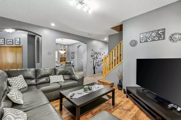 Calgary, AB T3K 6L3,56 Covepark Mews NE