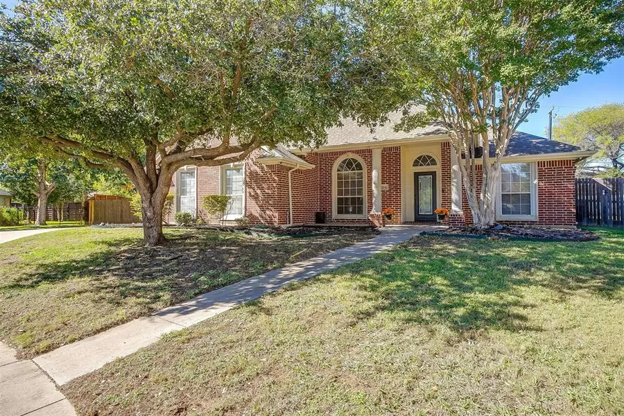 494 Wood Duck Court, Burleson, TX 76028