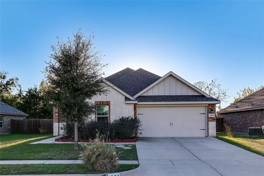 1522 Woodlake Drive, Waxahachie, TX 75165