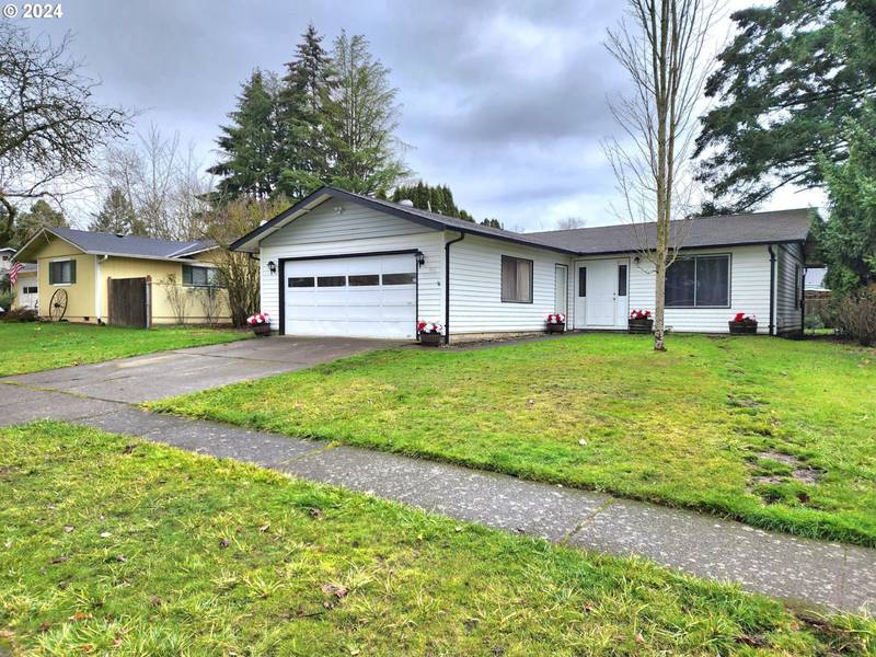 900 N HULET AVE, Newberg, OR 97132