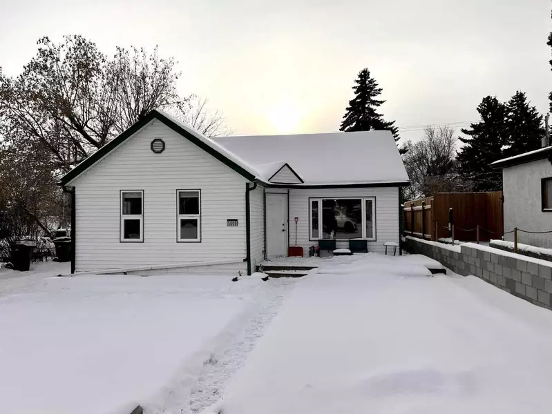 5009 54 Avenue, Ponoka, AB T4J 1H2