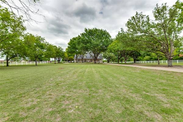 820 S Cockrell Hill Road, Ovilla, TX 75154