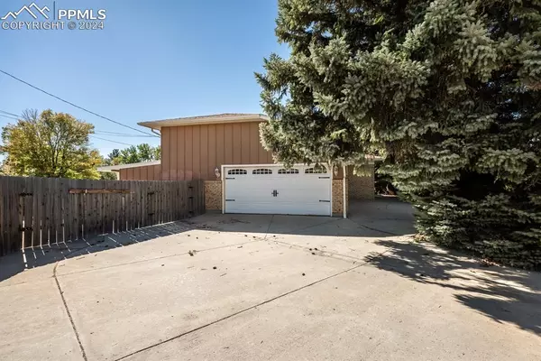 Pueblo, CO 81008,1702 Lynda LN