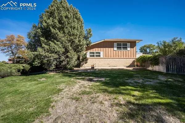 Pueblo, CO 81008,1702 Lynda LN