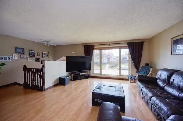 Airdrie, AB T4A 1S3,36 Taylor WAY Southeast