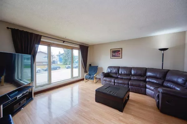 Airdrie, AB T4A 1S3,36 Taylor WAY Southeast