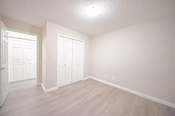 Calgary, AB T1Y 4W8,2519 38 ST NE #70