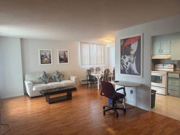 2345 Confederation Pkwy #1203, Mississauga, ON L5B 2H3