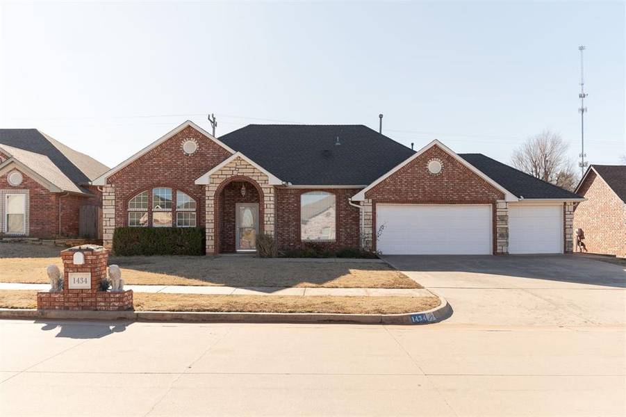 1434 W Onyx Way, Mustang, OK 73064