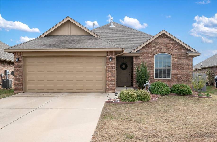 812 Lakeview Drive, Moore, OK 73160