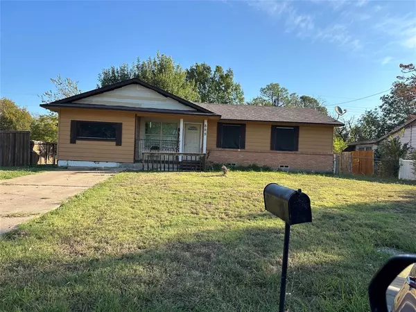 888 Volney Drive,  Terrell,  TX 75160