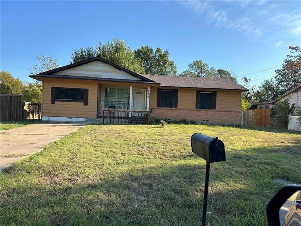 888 Volney Drive, Terrell, TX 75160