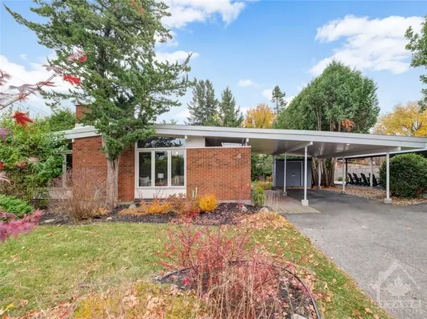 4 BOWMOOR AVE, Cityview - Parkwoods Hills - Rideau Shore, ON K2E 6M4