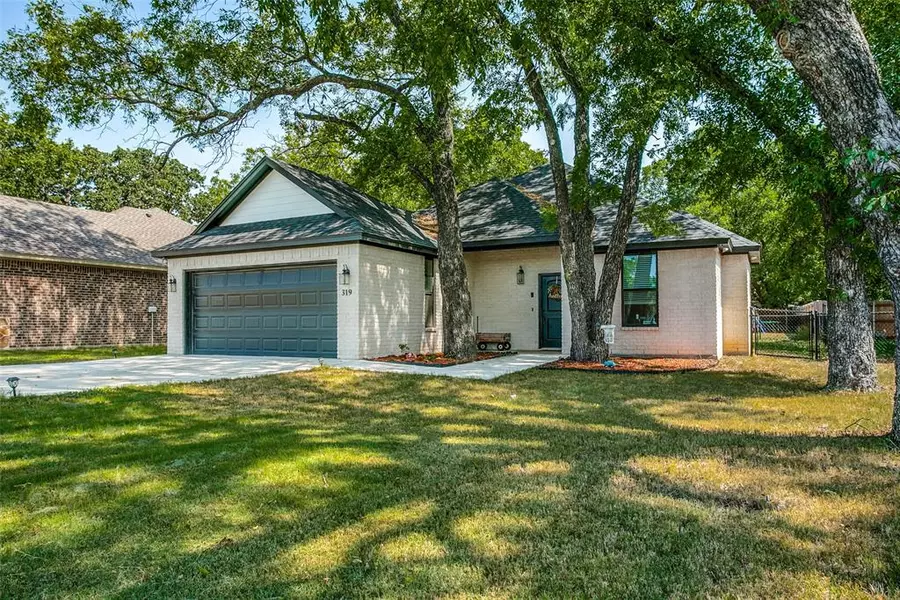 319 E Pine Street, Alvord, TX 76225