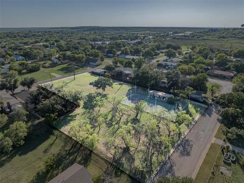 1467 W Lindsey Street, Breckenridge, TX 76424