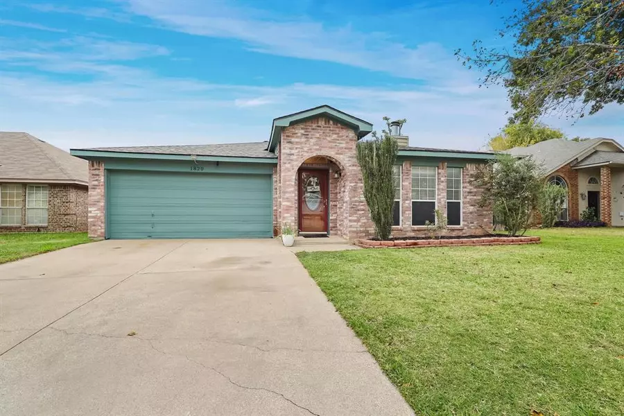 1820 Gainsborough Way, Fort Worth, TX 76134