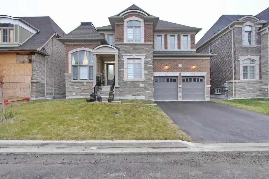 27 Valleywest RD, Brampton, ON L6P 4R5