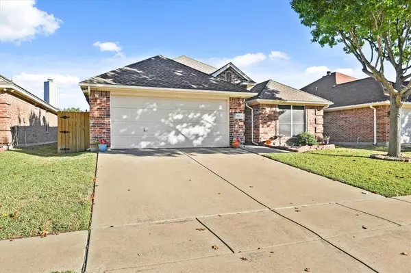 9013 River Falls Drive, Fort Worth, TX 76118