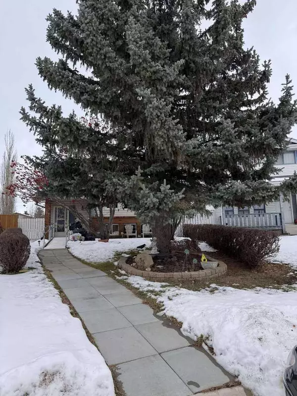 35 Harrison PL,  Crossfield,  AB T0M0M0